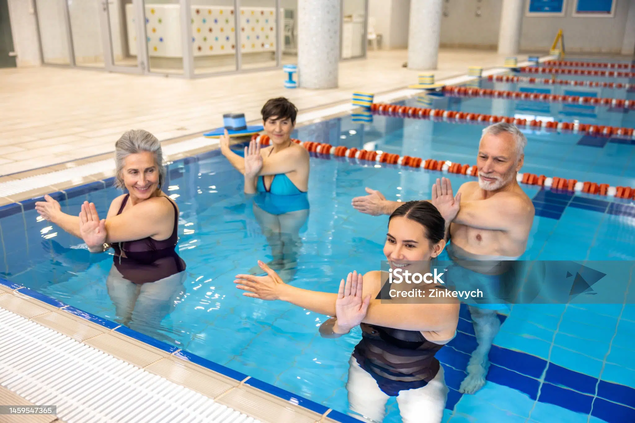 échauffement aquagym : étirements épaules